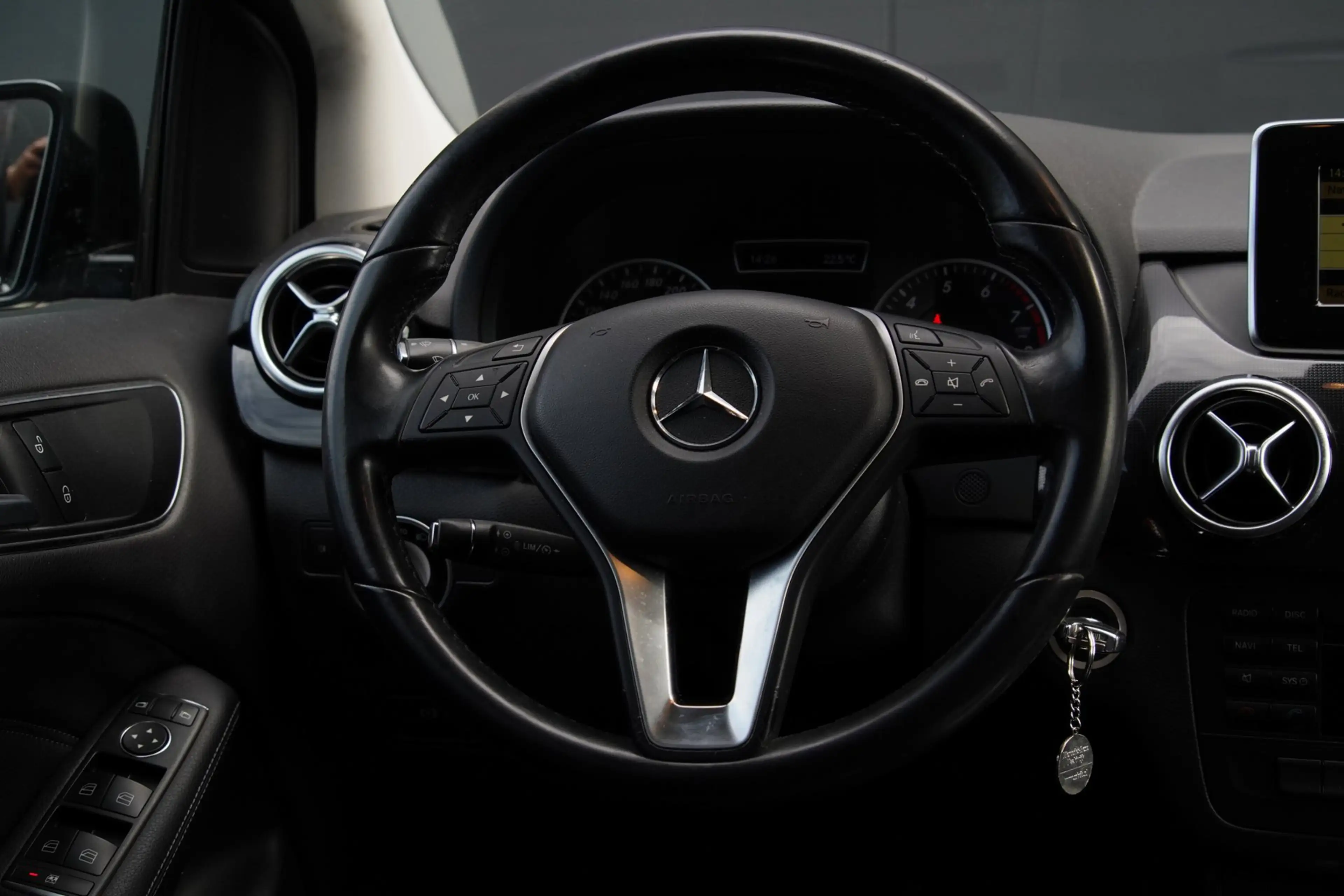 Mercedes-Benz B 180 Ambition Bi-xenon|Leder|Cruise|LM — photo 11