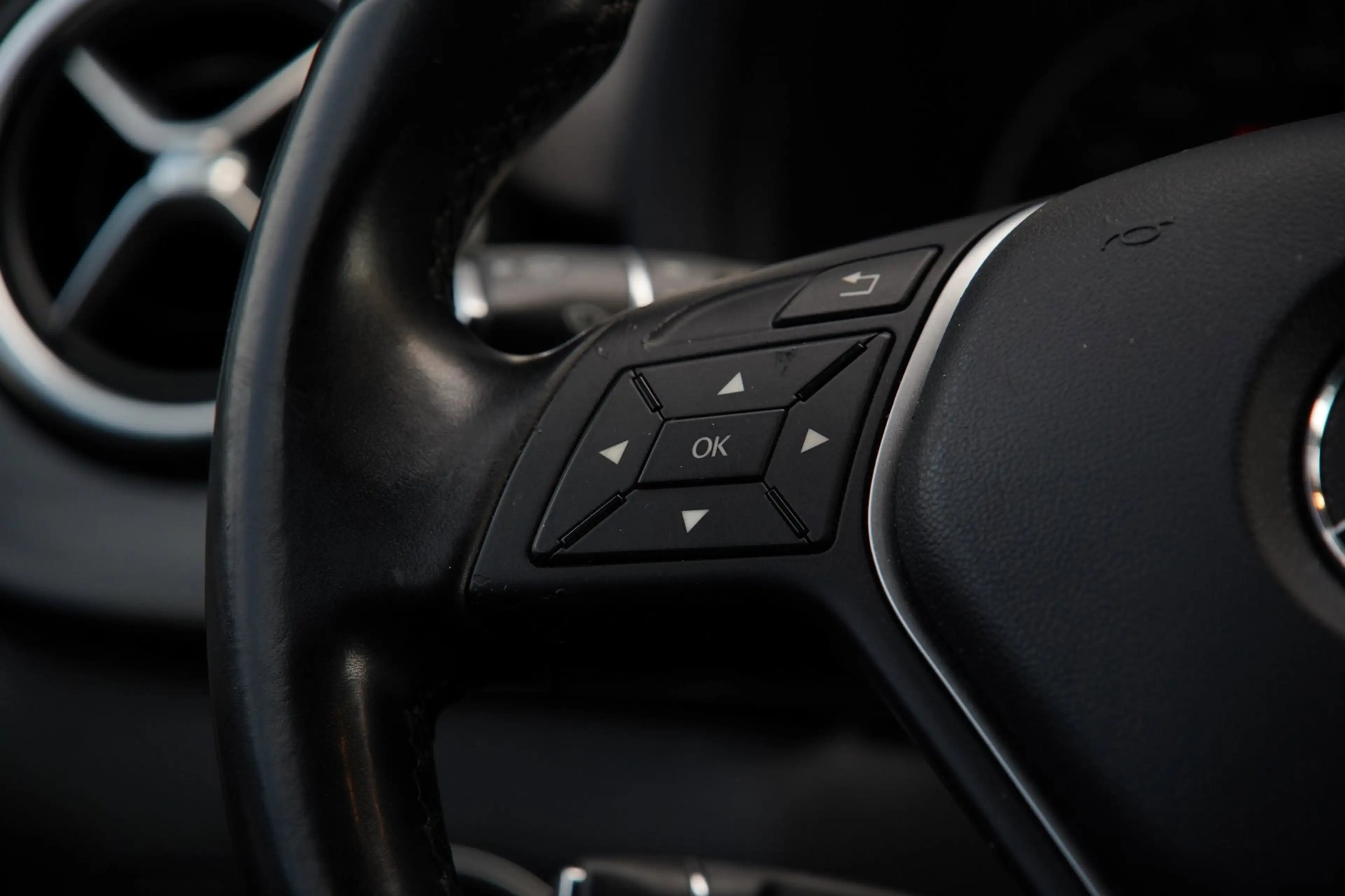 Mercedes-Benz B 180 Ambition Bi-xenon|Leder|Cruise|LM — photo 13