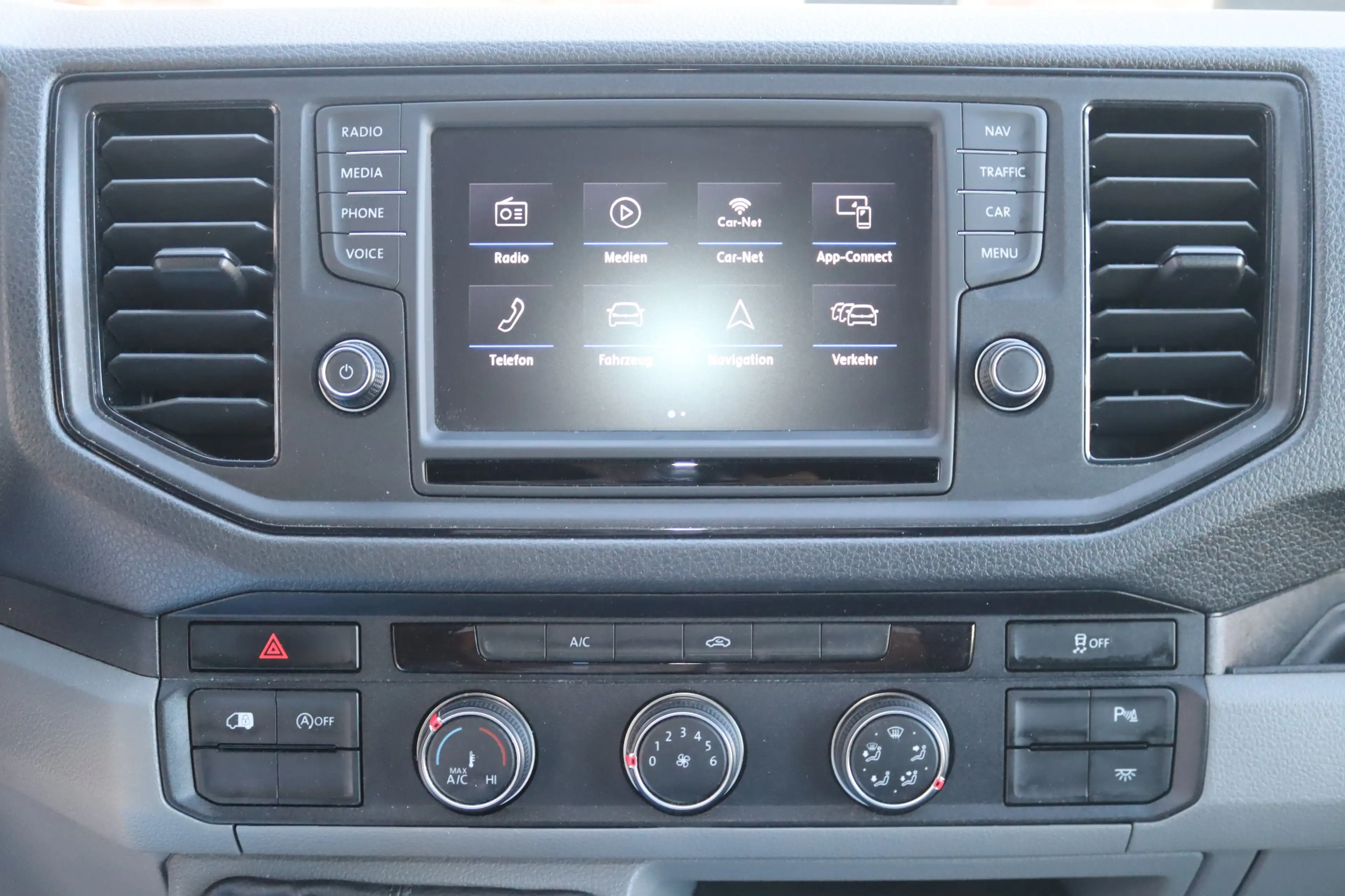 Volkswagen Crafter 35 lang Hochdach-AHK-NAV-KAMERA-KLIMA- — photo 12