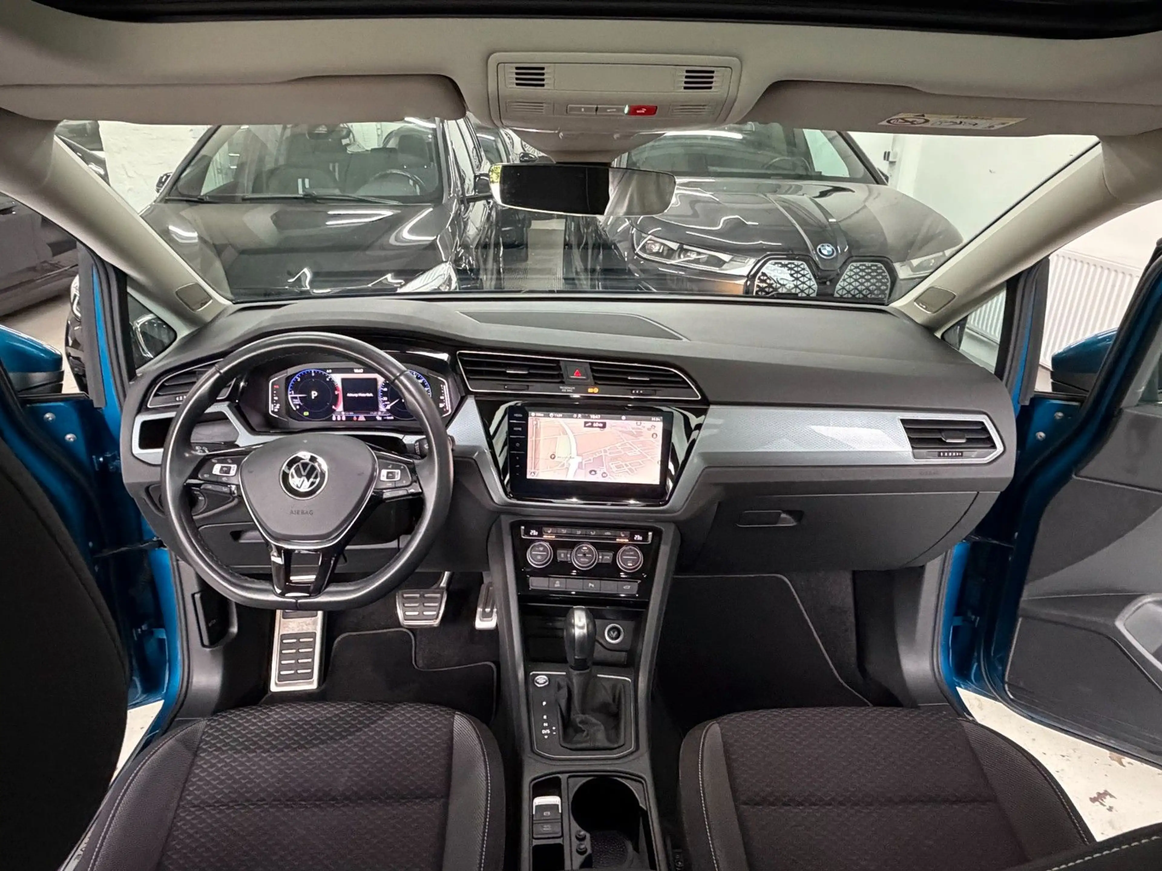 Volkswagen Touran 2.0 TDI Active Panorama Navi Kamera ACC AHK — photo 12