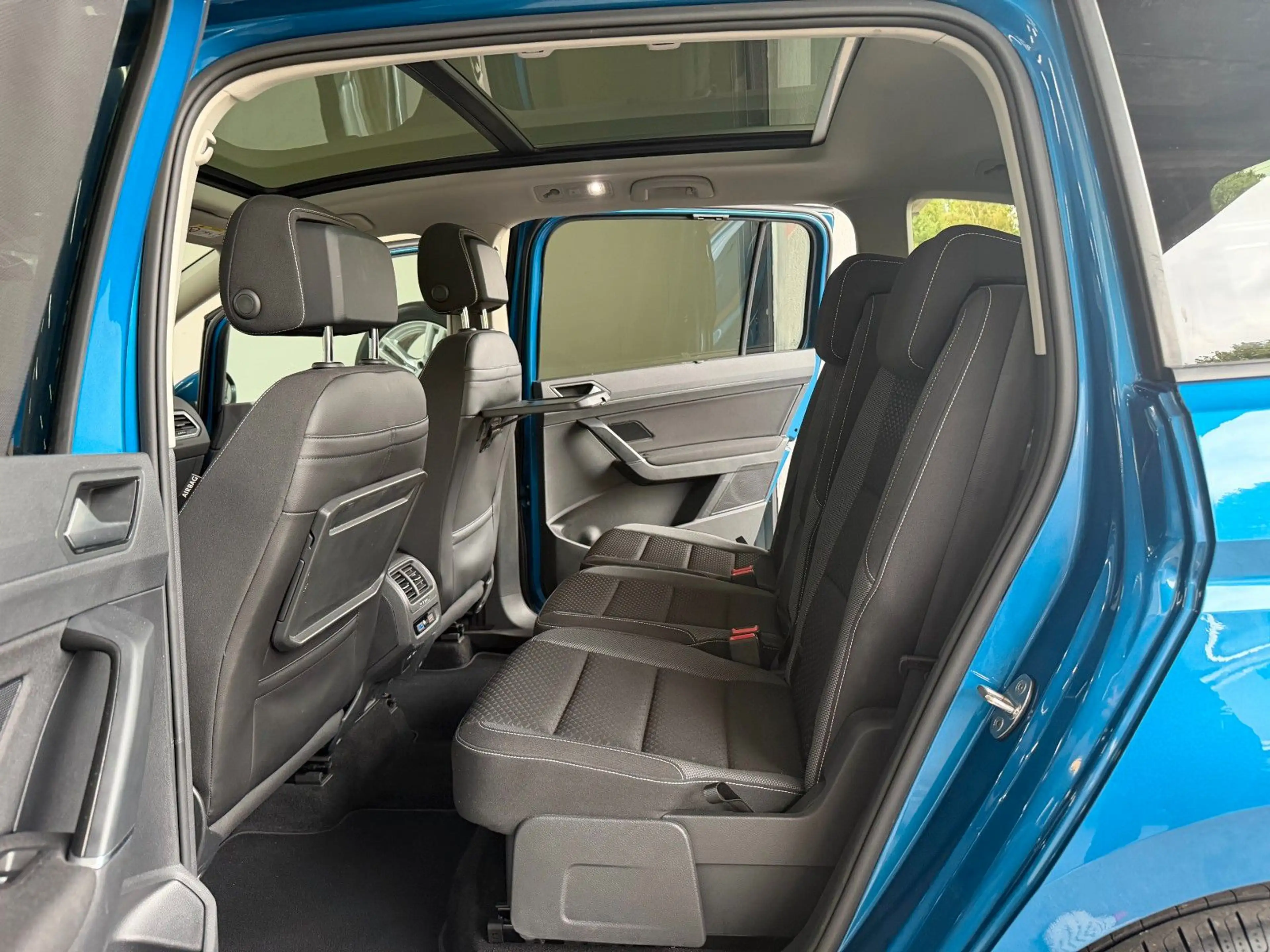 Volkswagen Touran 2.0 TDI Active Panorama Navi Kamera ACC AHK — photo 11