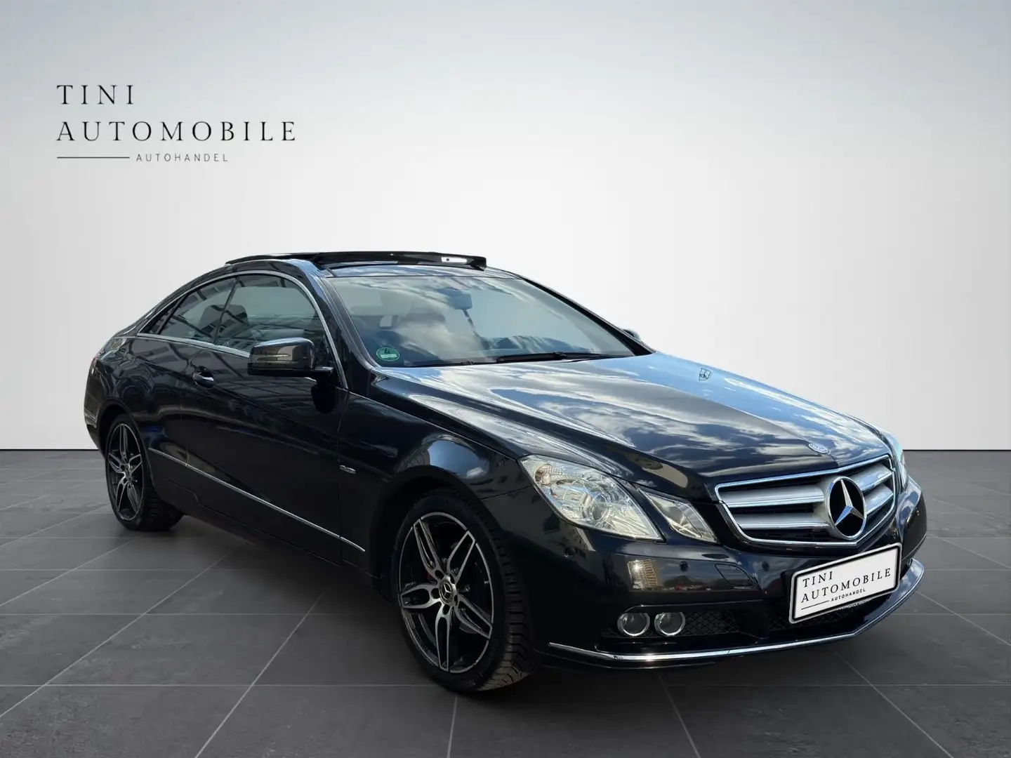 Mercedes-Benz E 200 E -Klasse Coupe E 200 CGI*Panorama*PDC* Negru - 2