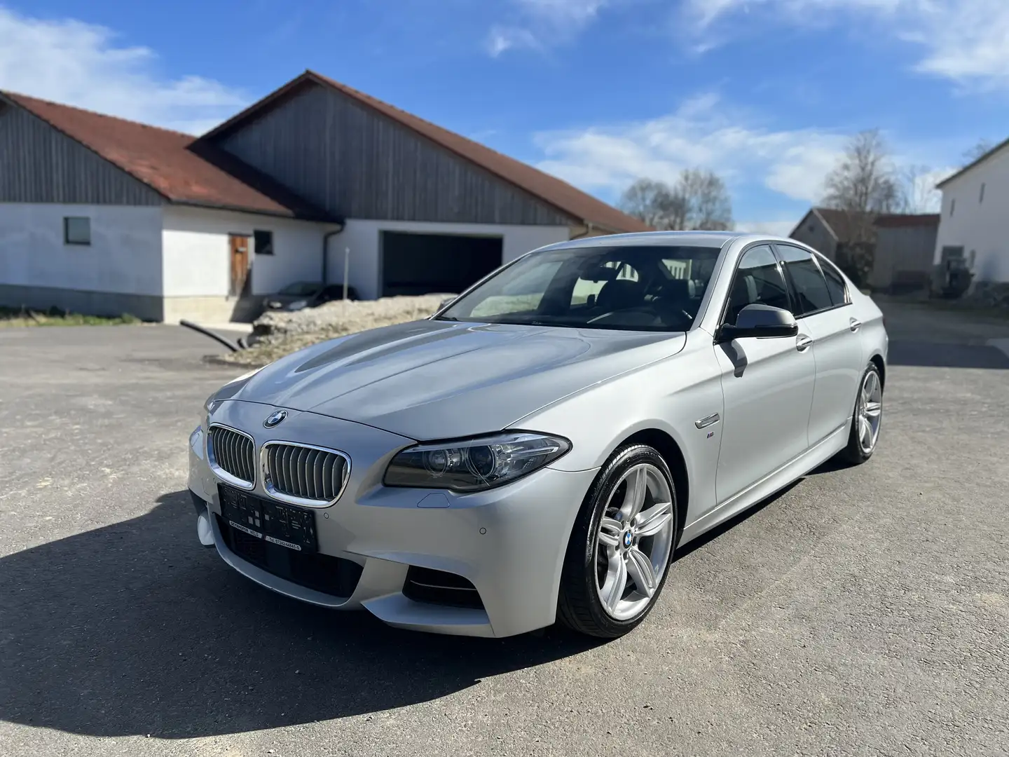 BMW M550 Argintiu - 1