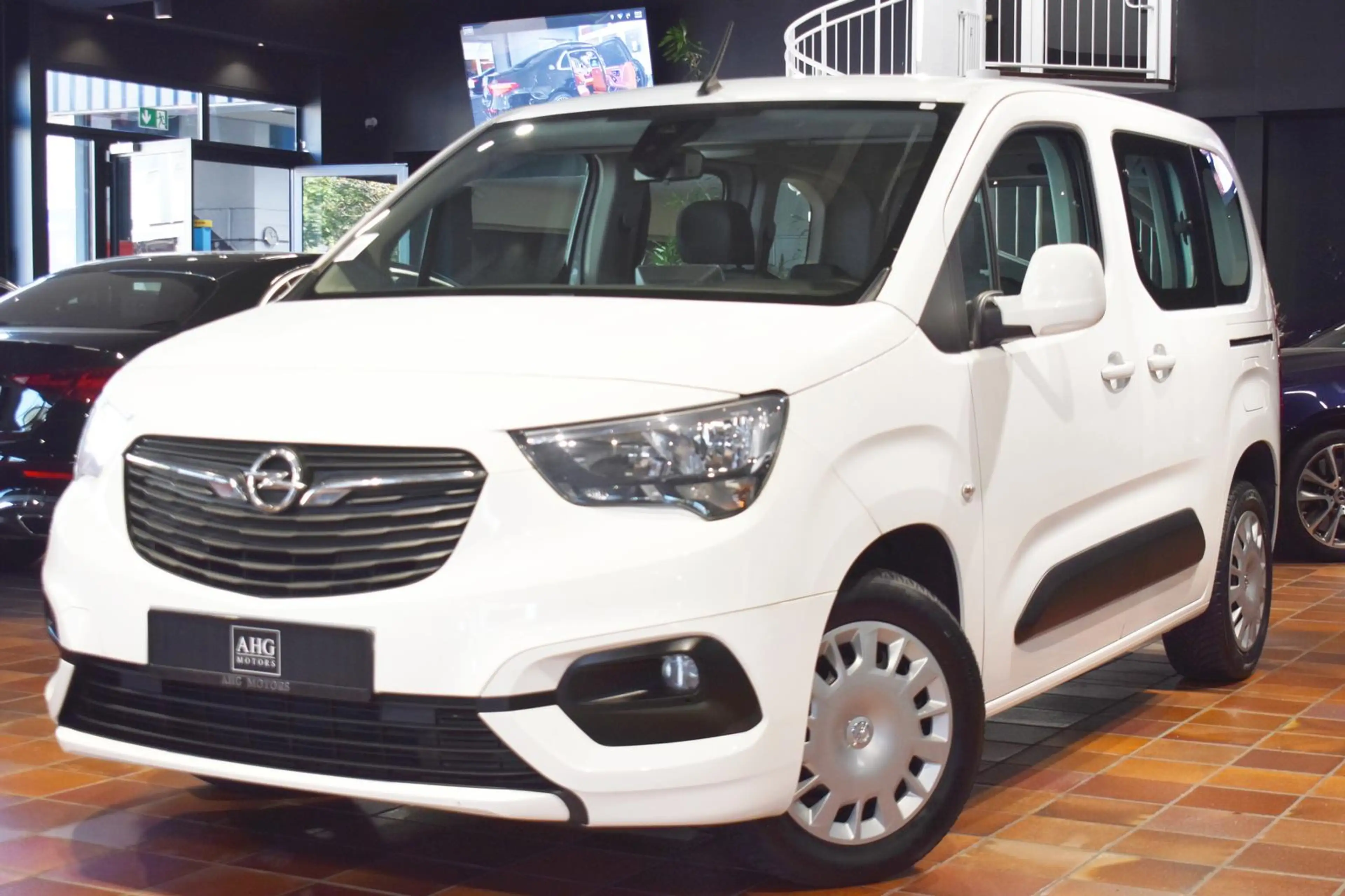 Opel Combo Life EDITION 5SITZE NAVI TEMPOMAT SHZ PDC VKZ 1.2 TURBO