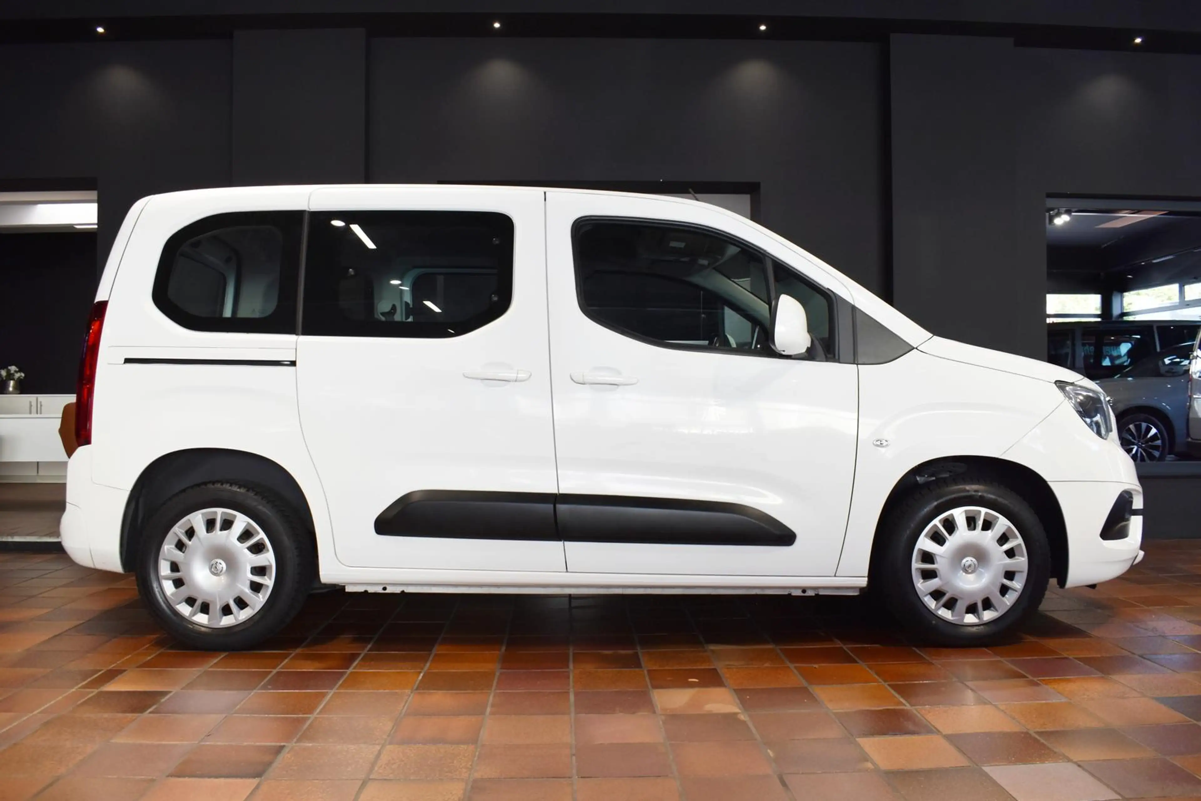 Opel Combo Life EDITION 5SITZE NAVI TEMPOMAT SHZ PDC VKZ 1.2 TURBO — photo 15