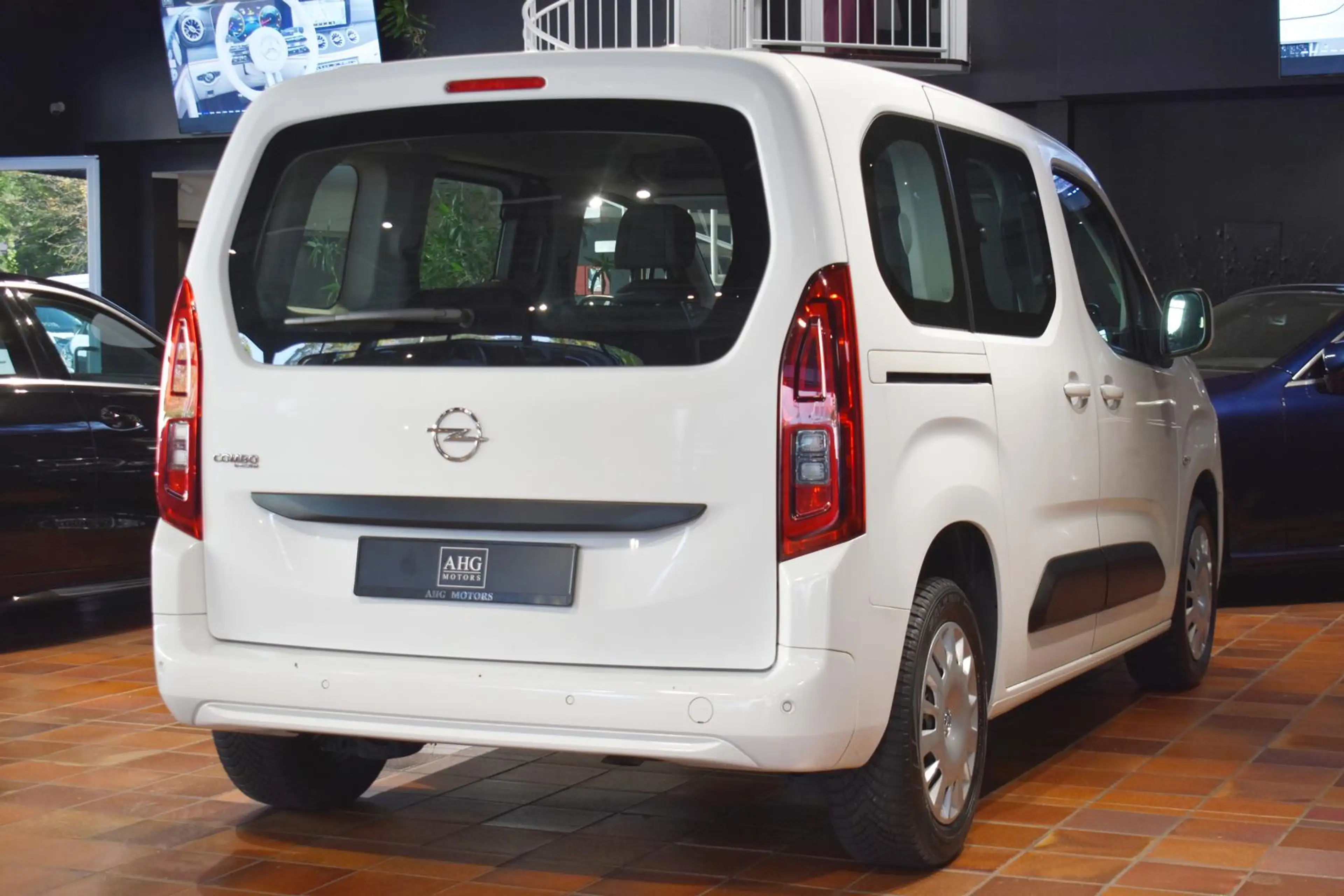 Opel Combo Life EDITION 5SITZE NAVI TEMPOMAT SHZ PDC VKZ 1.2 TURBO — photo 14