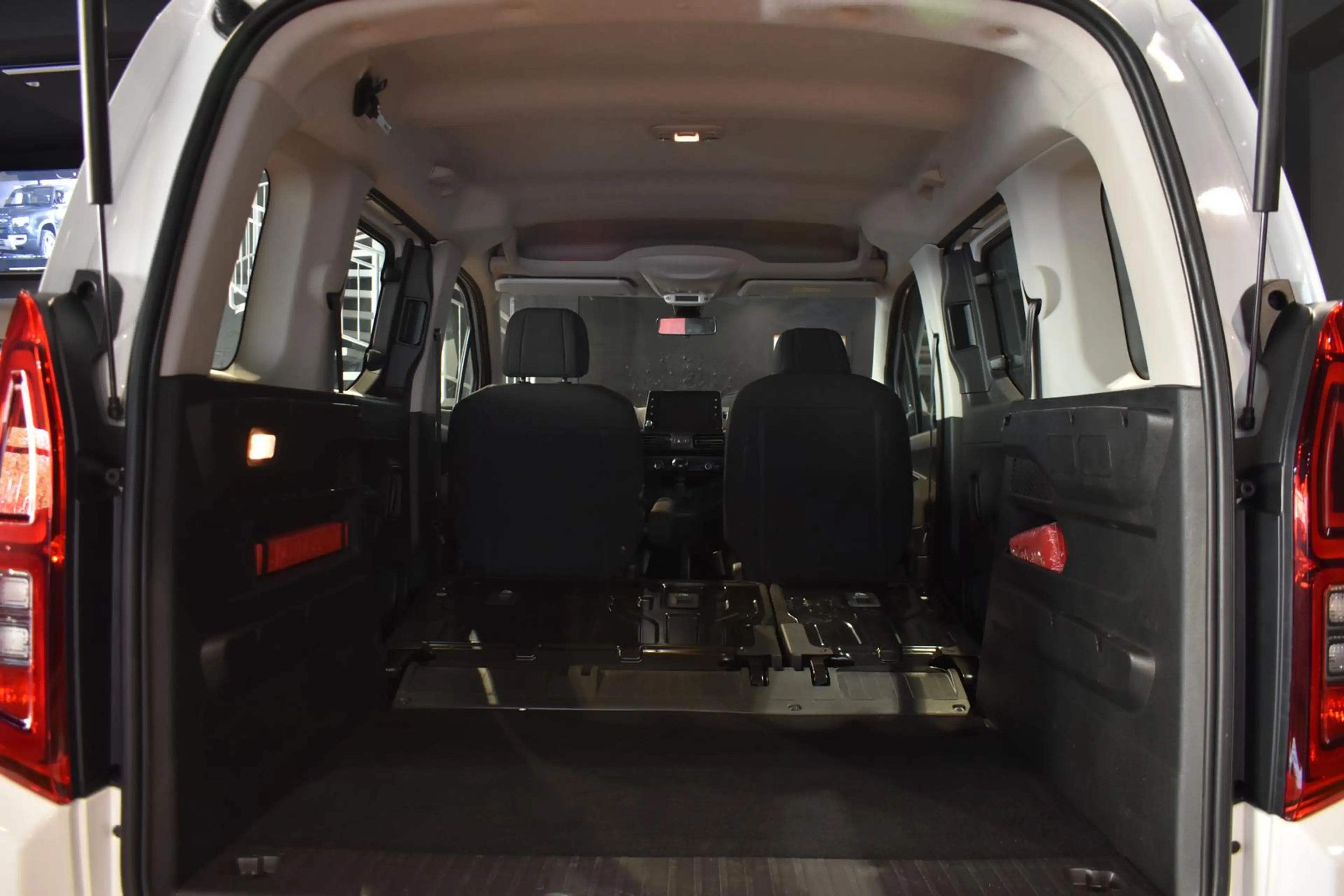 Opel Combo Life EDITION 5SITZE NAVI TEMPOMAT SHZ PDC VKZ 1.2 TURBO — photo 11