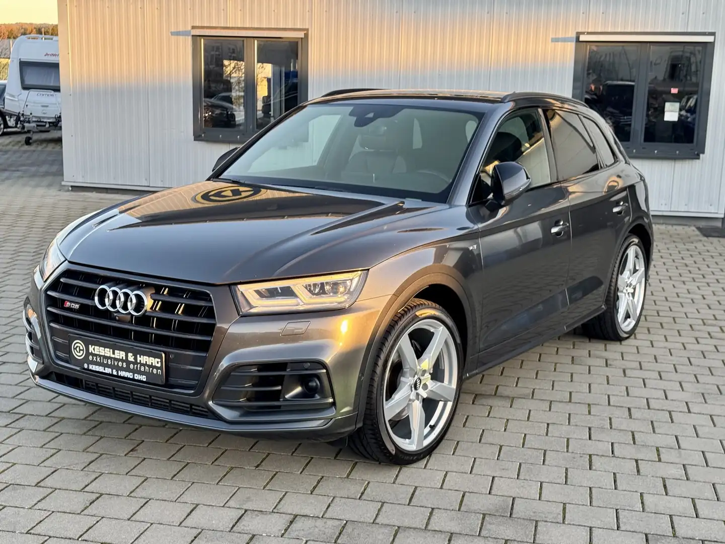 Audi SQ5 3.0 TFSI quattro /Key-Go/Kamera/ACC/LUFT/ABT Grijs - 2