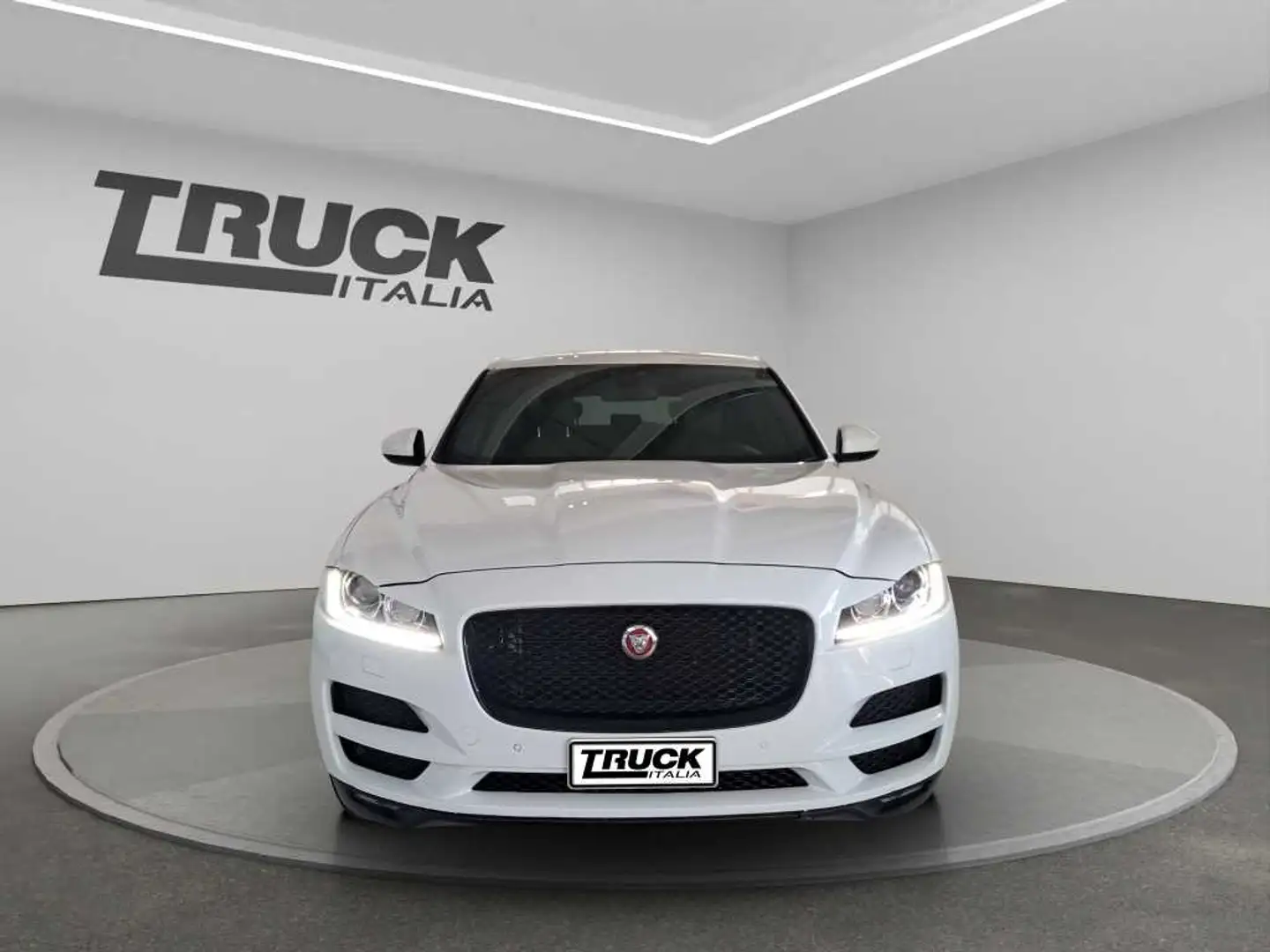 Jaguar F-Pace - F-Pace 2.0d Prestige awd 180cv auto Wit - 2