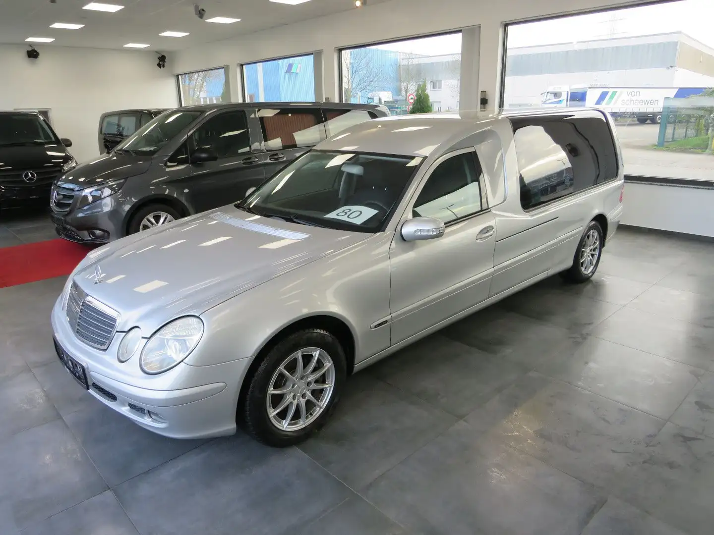 Mercedes-Benz E 220 CDI Bestattungswagen / Leichenwagen Silber - 1