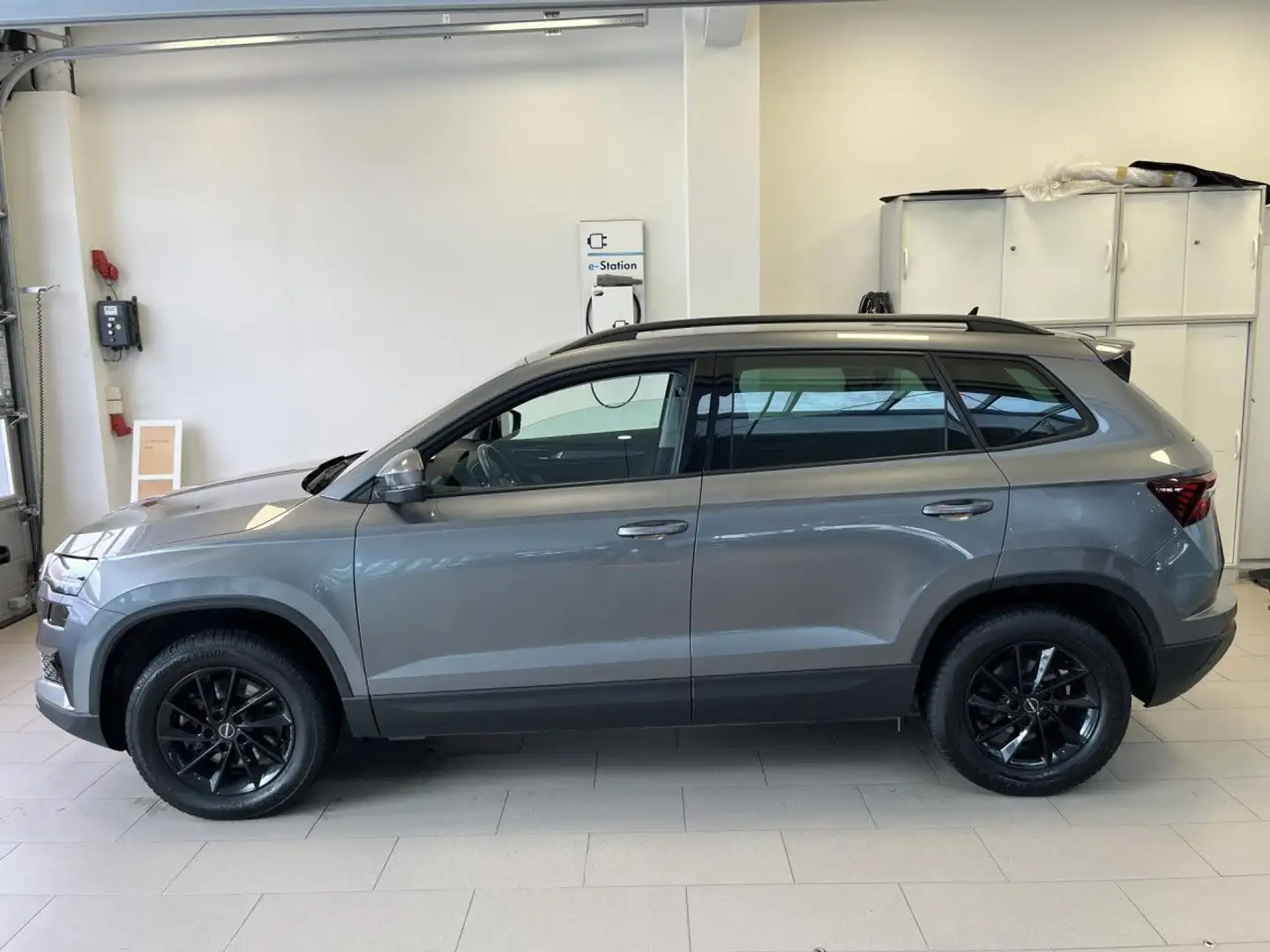 Skoda Karoq 2.0 TDI SCR 4x4 Style Bluetooth Navi LED Grau - 1