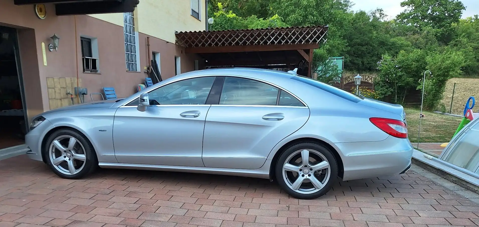 Mercedes-Benz CLS 350 CLS 350 CDI BlueEfficiency Aut. DPF Silber - 1