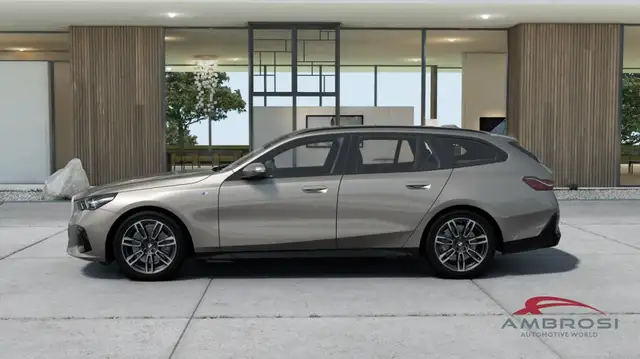 BMW 5 Series view 3