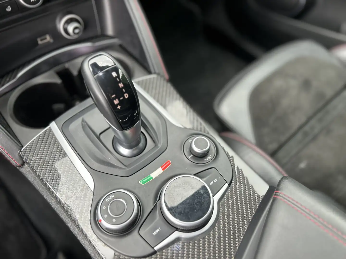 Alfa Romeo Stelvio V6 2.9 Bi-Turbo AT8-Q4 Quadrifoglio Rood - 2