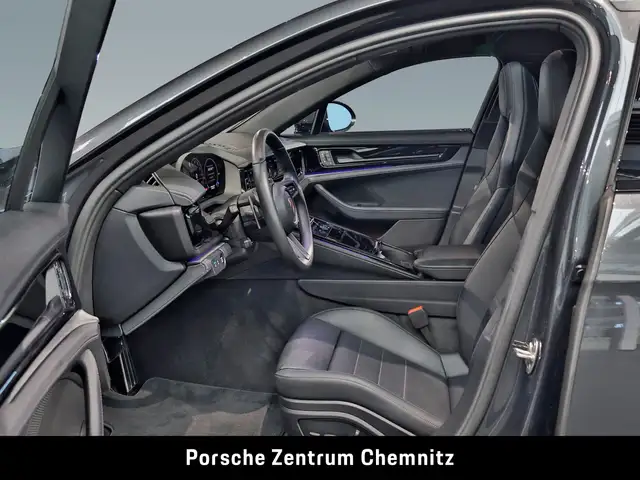 Porsche Panamera view 12