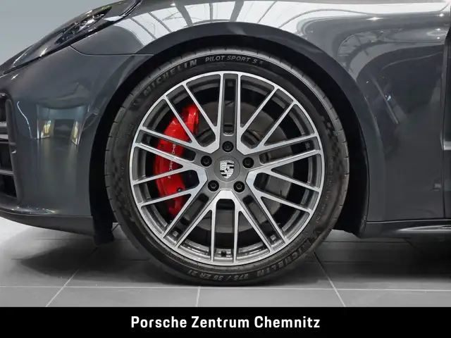 Porsche Panamera view 6