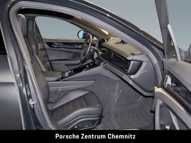 Porsche Panamera view 13