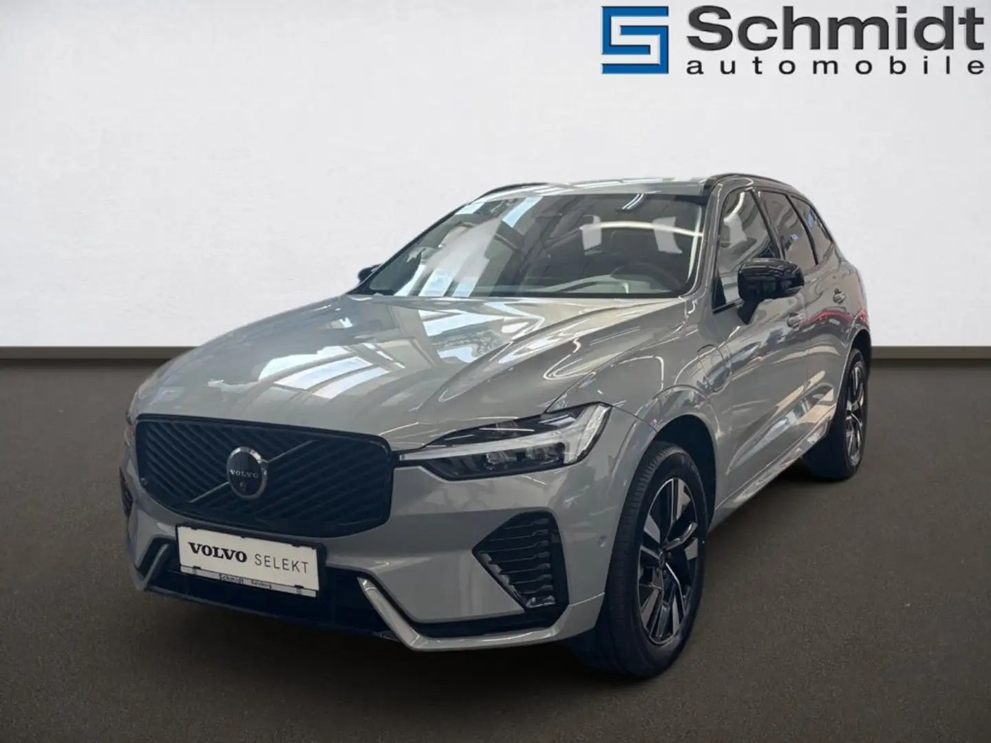 Volvo XC60 T6 AWD PHEV 18,8kWh Plus Dark Aut. Grau - 1