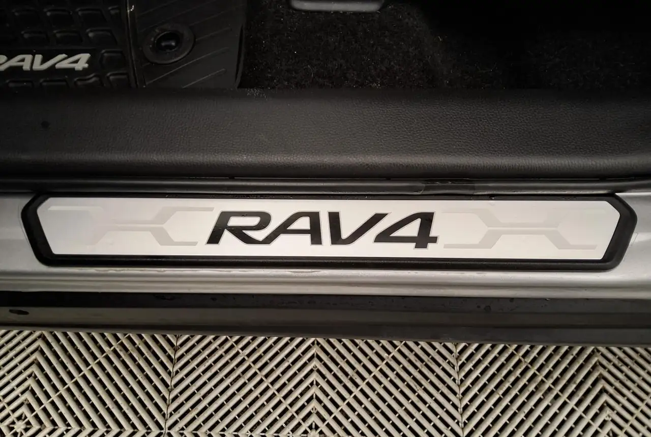 Toyota RAV 4 снимка Toyota RAV 4