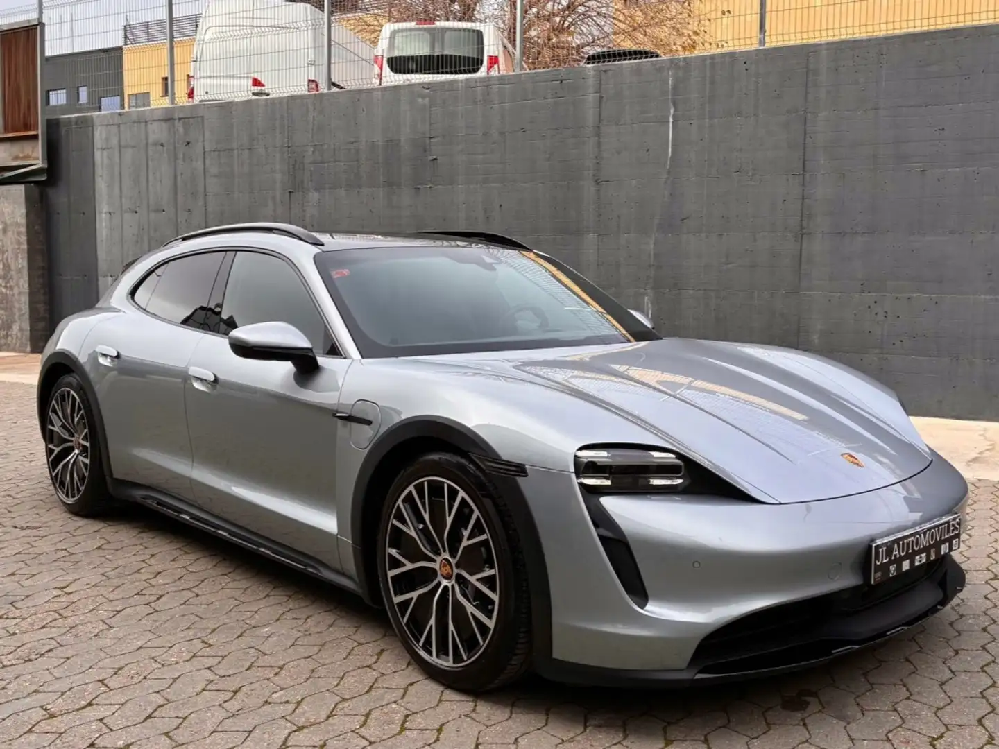 Porsche Taycan 4 Cross Turismo Plateado - 2
