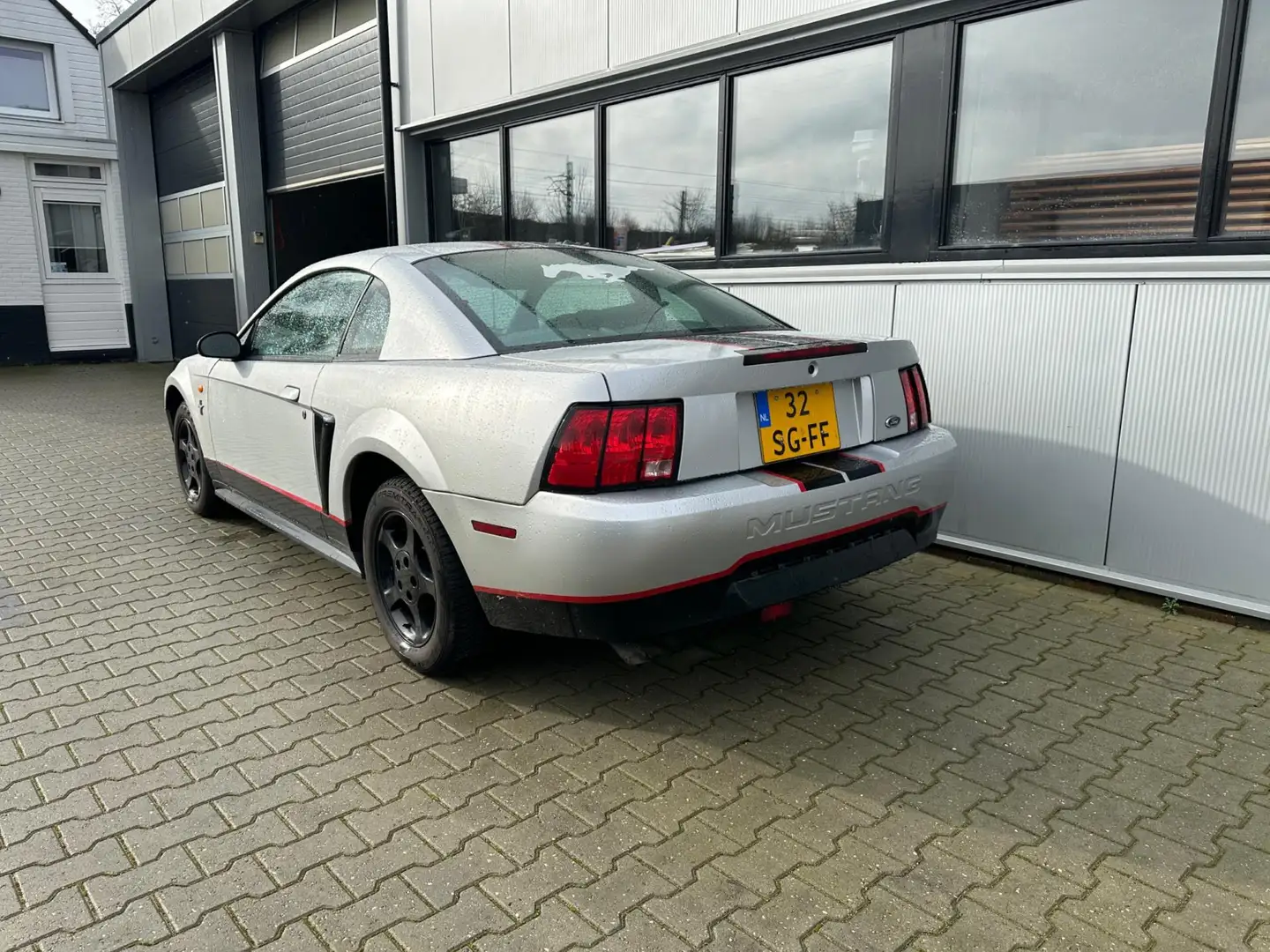 Ford Mustang USA 3.8 V6 Coupé Gris - 2