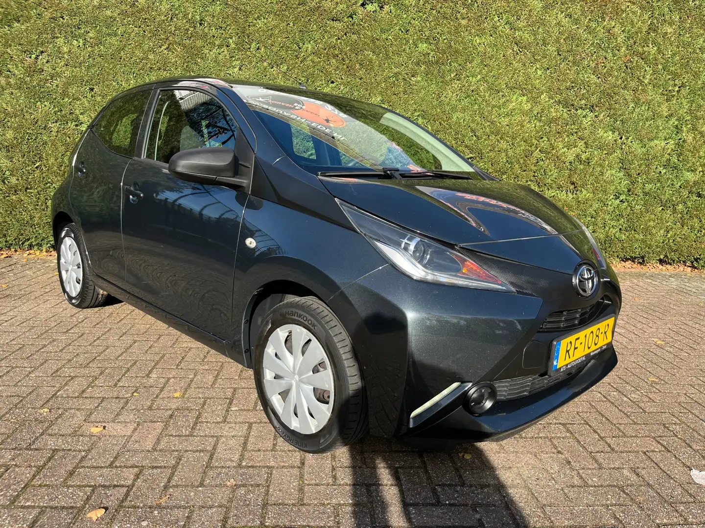 Toyota Aygo 1.0 VVT-i x-fun, Airco, Led, 5-drs, Eerste eigenaa Grijs - 2