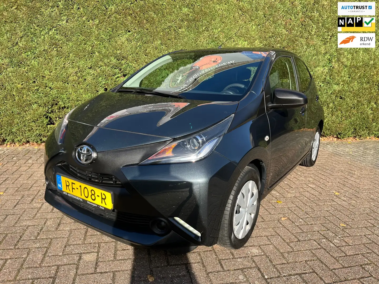 Toyota Aygo 1.0 VVT-i x-fun, Airco, Led, 5-drs, Eerste eigenaa Grijs - 1