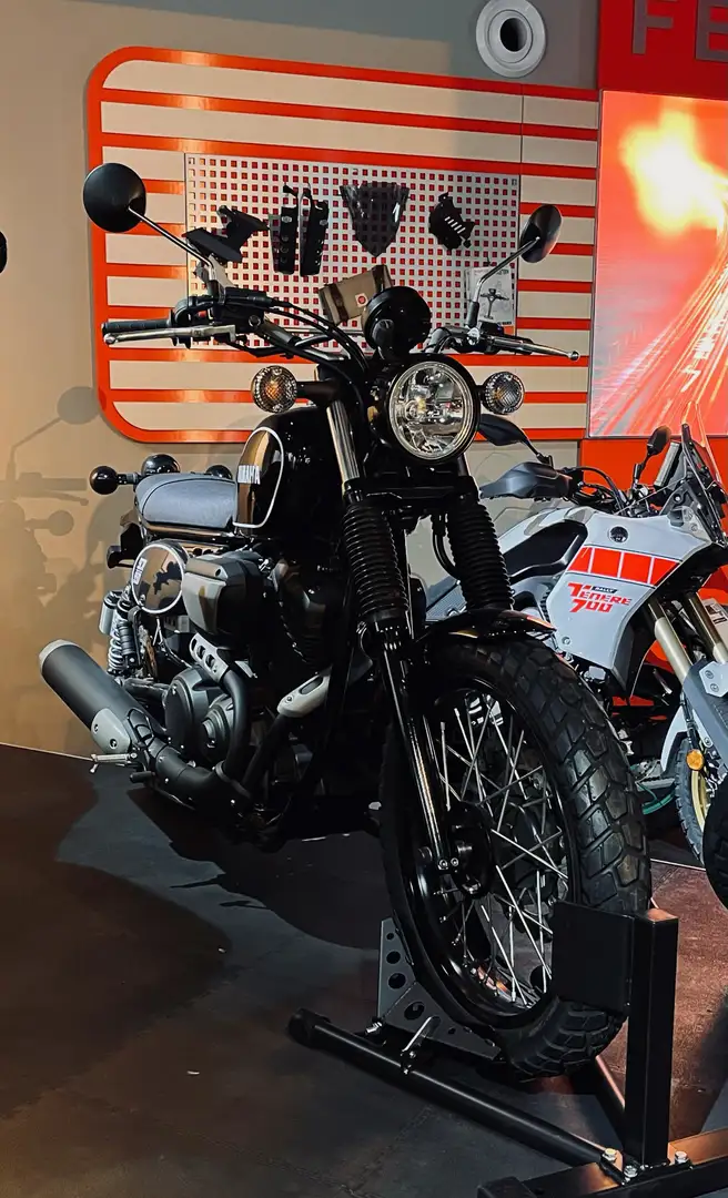Yamaha SCR 950 Black - 1