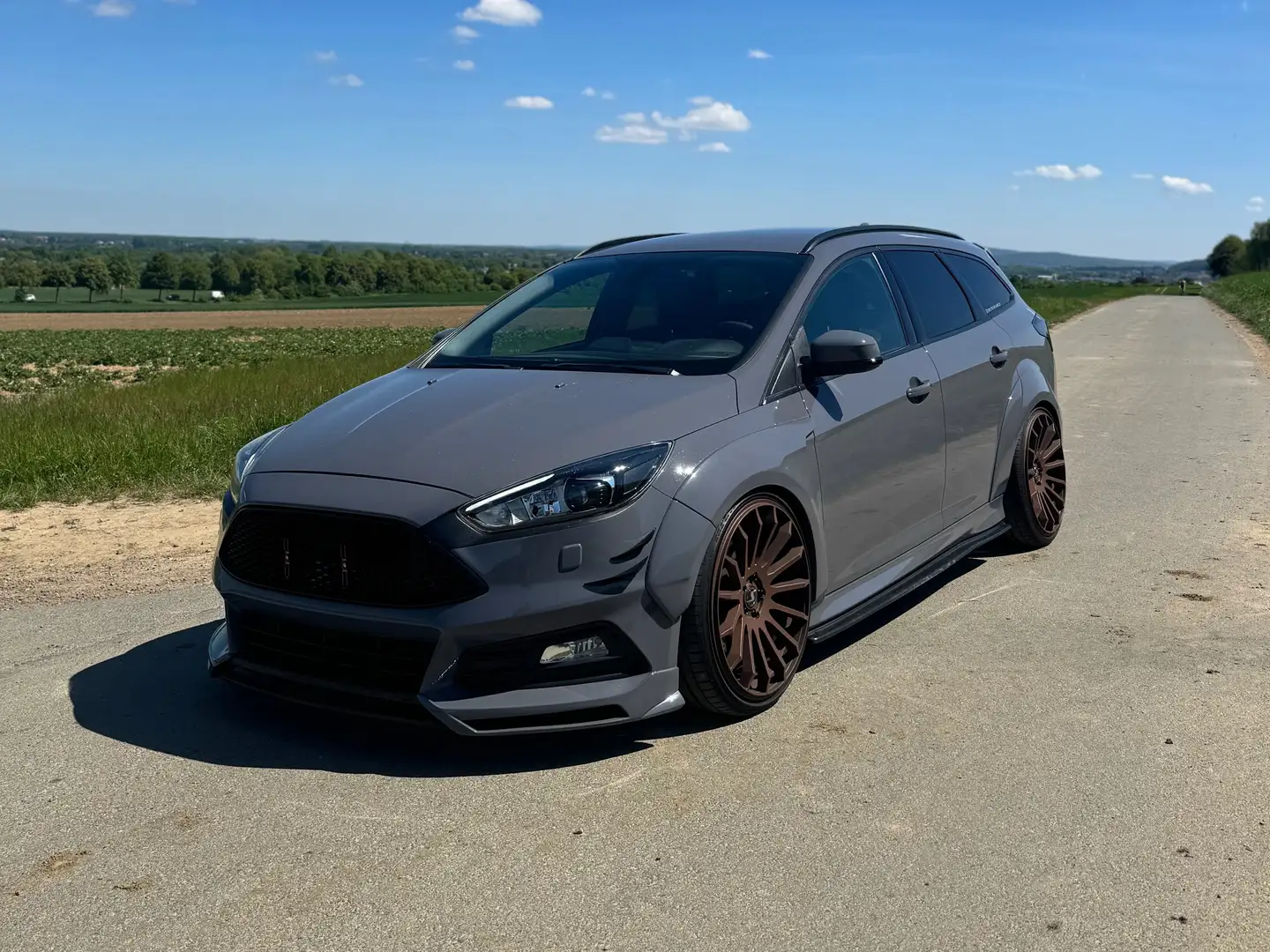 Ford Focus Turnier 2.0 EcoBoost ST mit Leder-Sport-Paket Grau - 1