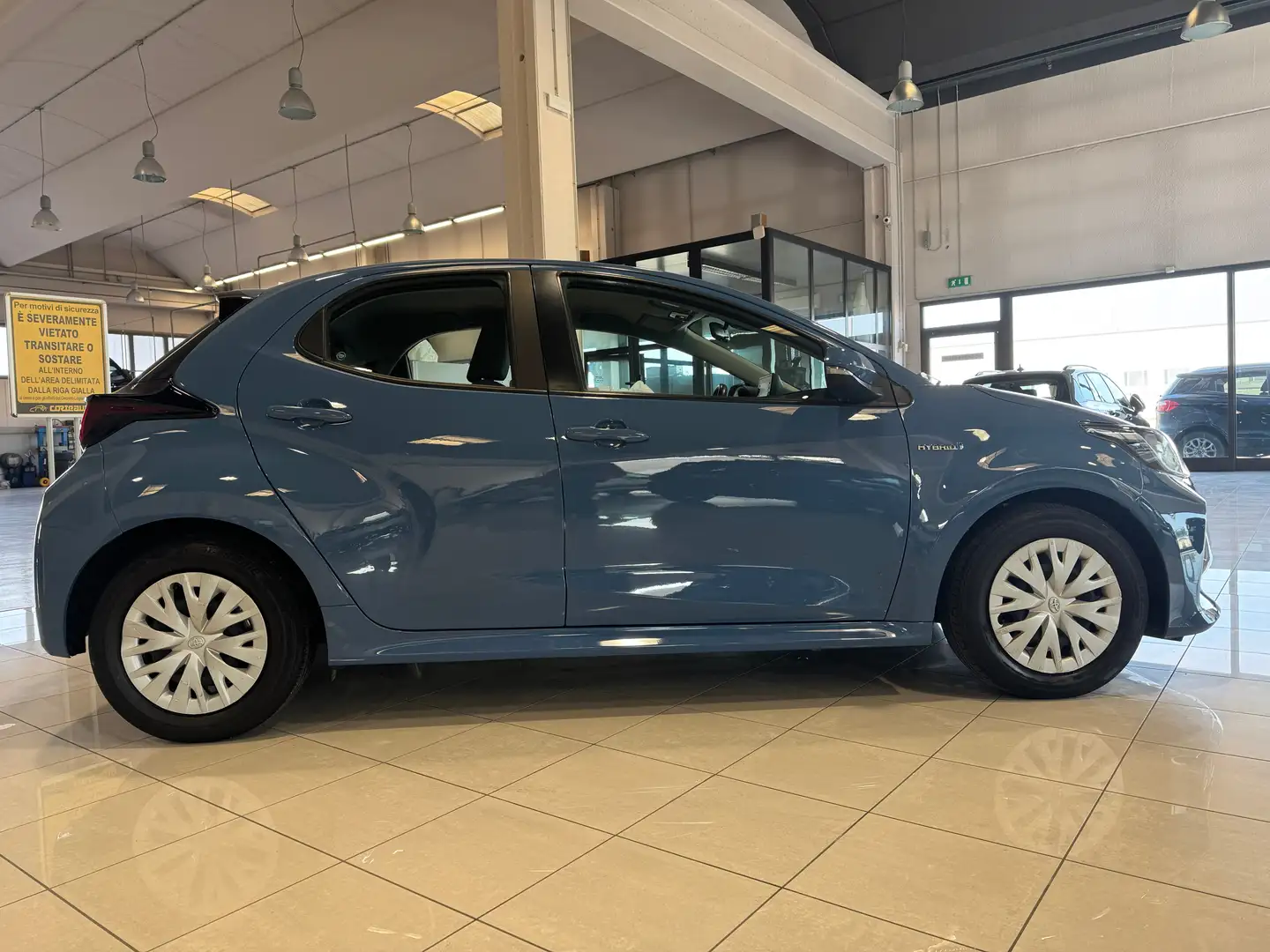 Toyota Yaris 1.5 Hybrid 5 porte Active OK NEOPATENTATI PRONTA Blauw - 2