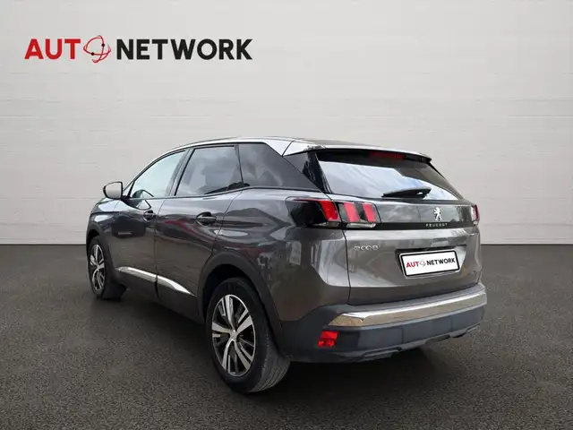 Peugeot 3008 view 3