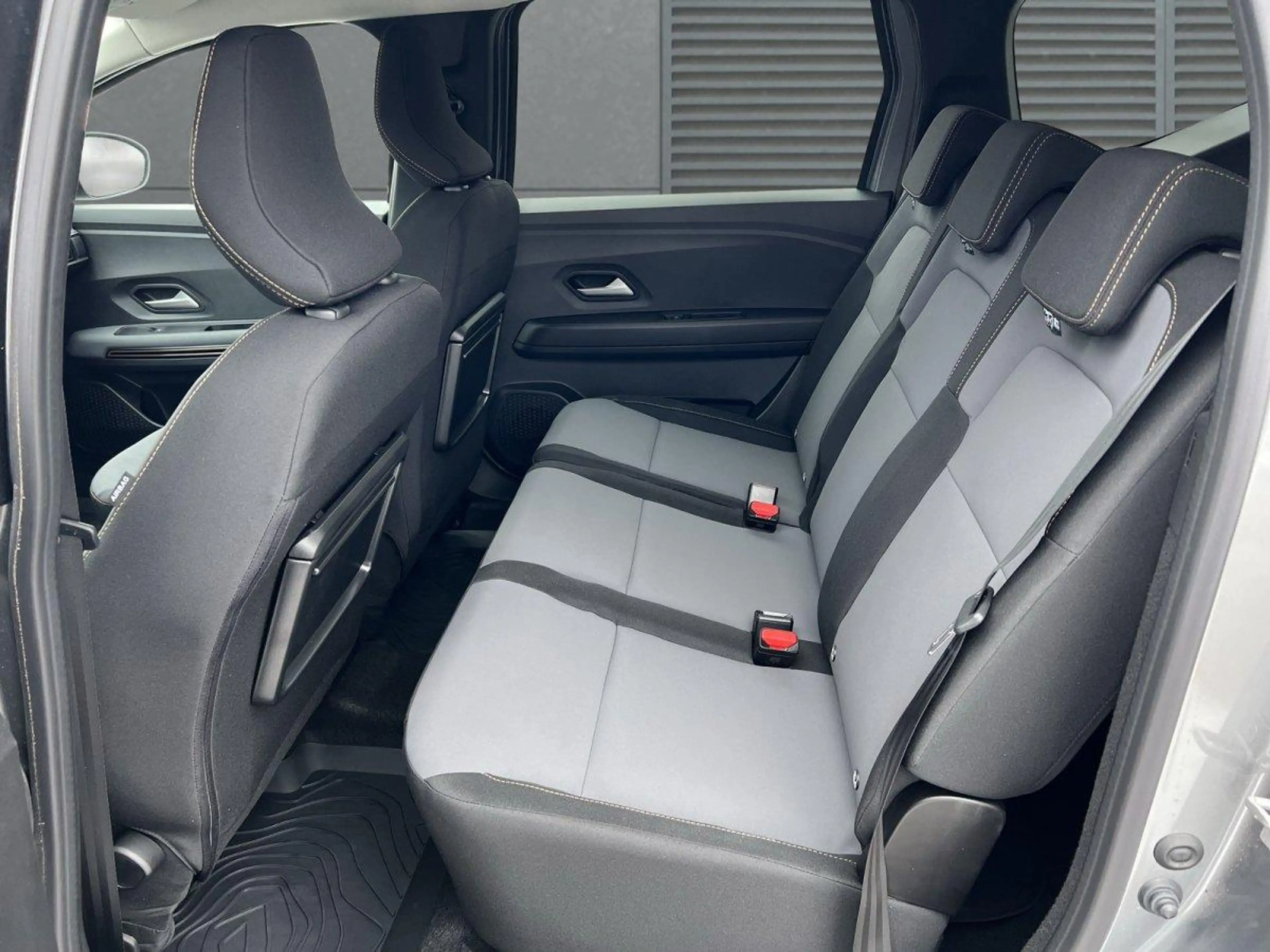 Dacia Jogger Extreme+ 7-S SHZ+RFK+Carplay Hybrid 140 104 kW ... — photo 6