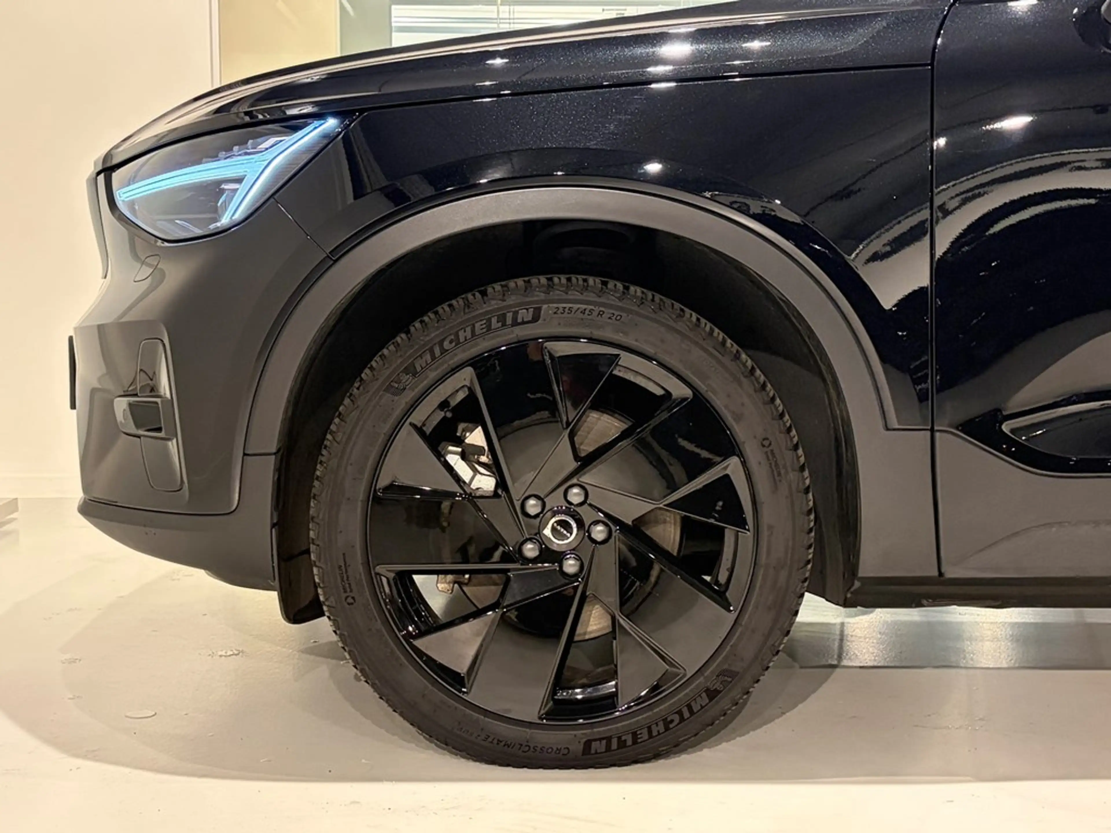 Volvo EC40 Recharge Black Edition Extended Range + ELECTR TRE — photo 3
