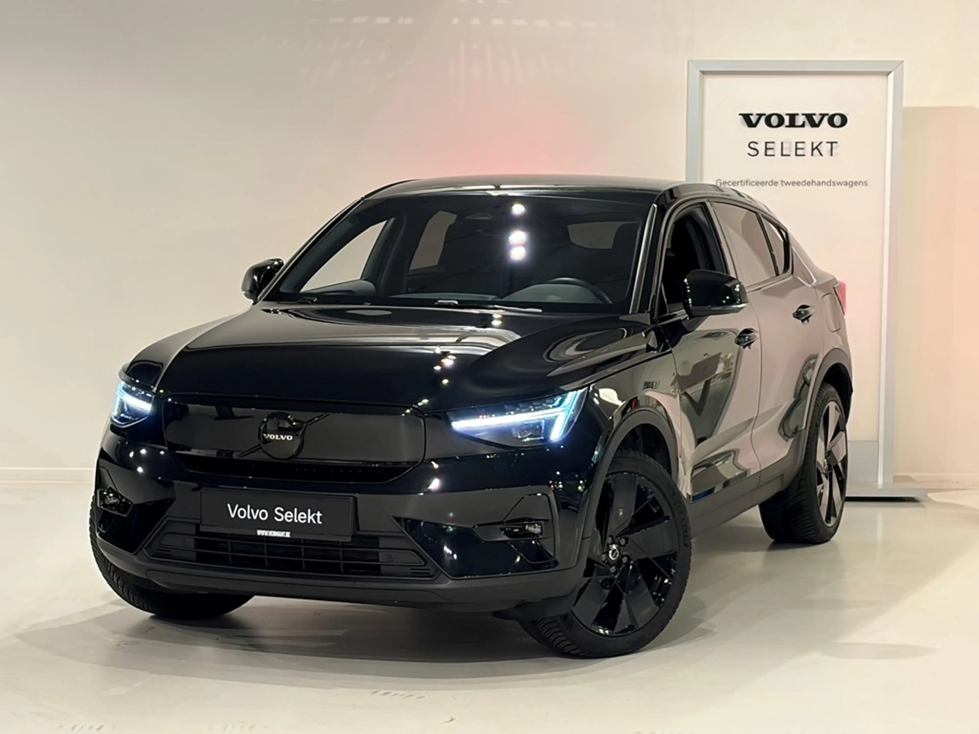 Volvo EC40 Recharge Black Edition Extended Range + ELECTR TRE