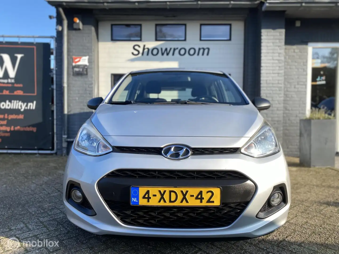 Hyundai i10 1.0i i-Motion Comfort Plus *NAP*AIRCO* Grijs - 2