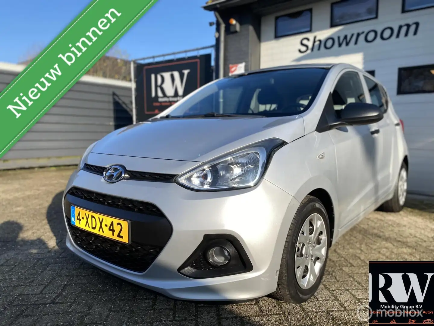 Hyundai i10 1.0i i-Motion Comfort Plus *NAP*AIRCO* Grijs - 1