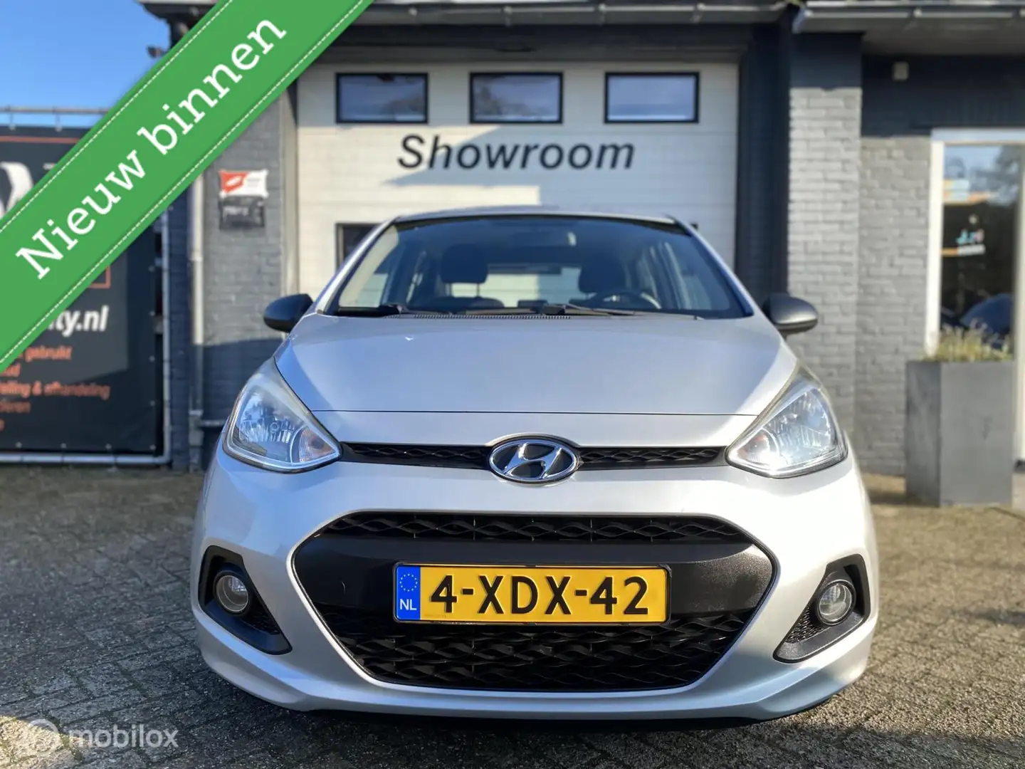 Hyundai i10 1.0i i-Motion Comfort Plus *NAP*AIRCO* Grijs - 2
