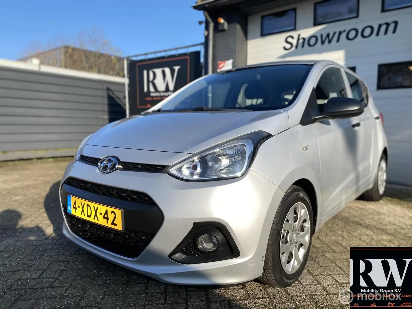 Hyundai i10 1.0i i-Motion Comfort Plus *NAP*AIRCO* Grijs - 1