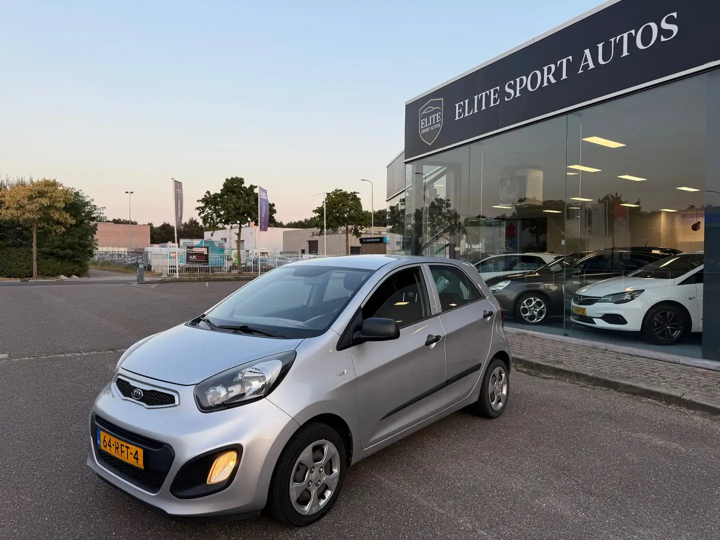 Kia Picanto 1.2 CVVT Airco Grijs - 1
