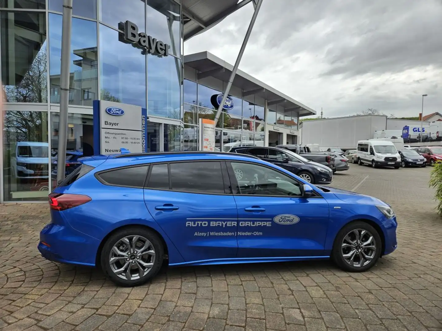 Ford Focus Turnier 1.0 EcoBoost Start-Stopp-System ST-LINE DE Blauw - 2