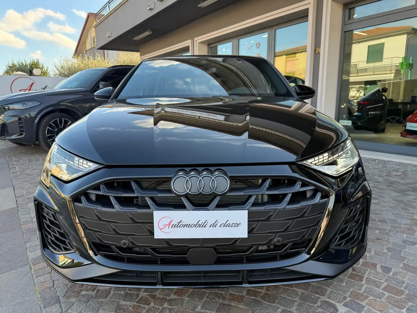 Audi S3 Sportback  2.0 tfsi quattro s-tronic-333 cv -MY 25 Schwarz - 2