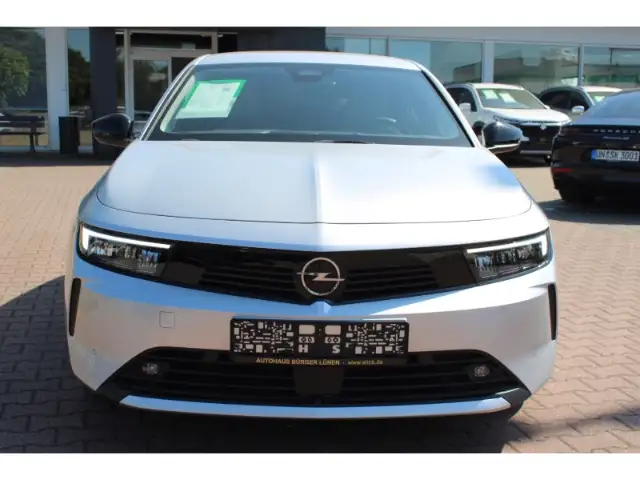 Opel Astra view 2