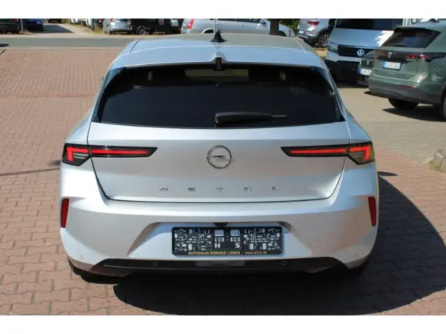 Opel Astra view 5