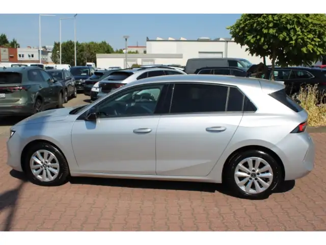 Opel Astra view 7