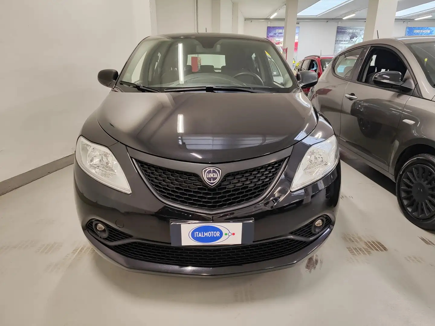 Lancia Ypsilon Ypsilon 1.2 Silver s&s 69cv my19 Nero - 2