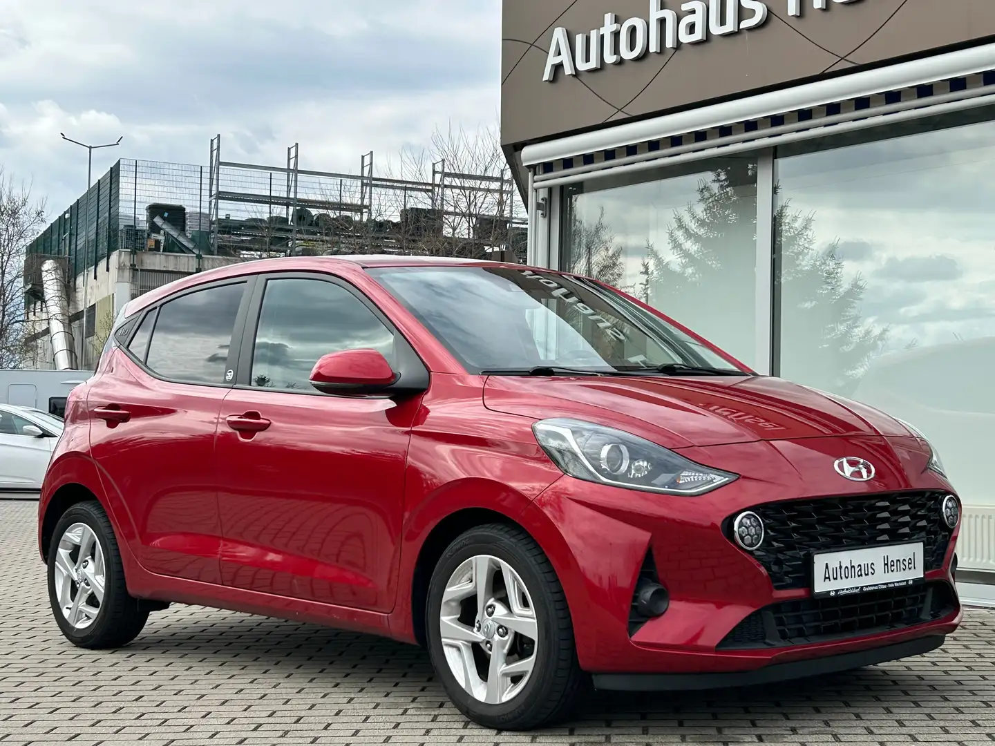 Hyundai i10 1.0 Edition 30 Klima DAB+ Bluetooth LHZ/SHZ Rouge - 2