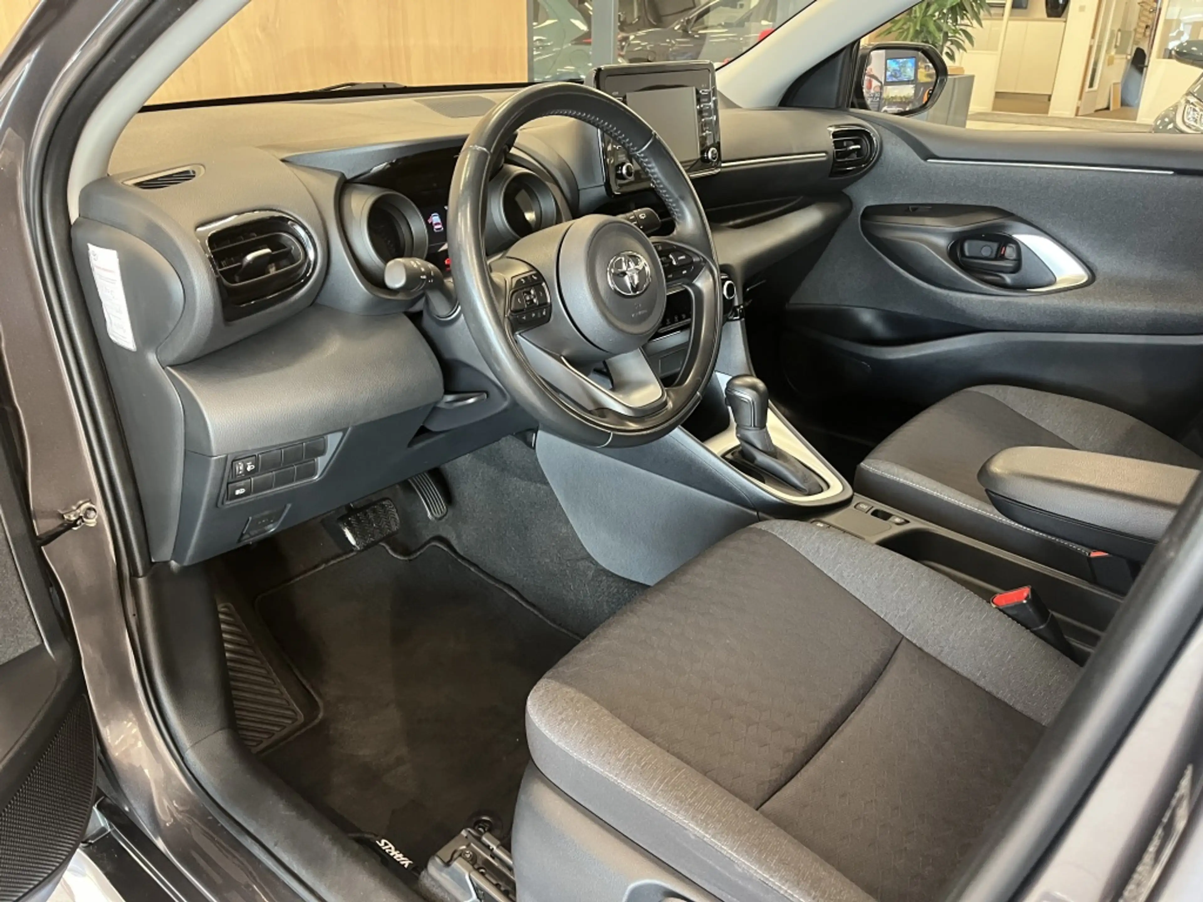 Toyota Yaris 1.5 Hybrid First Edition | Camera | Apple Carplay — photo 11