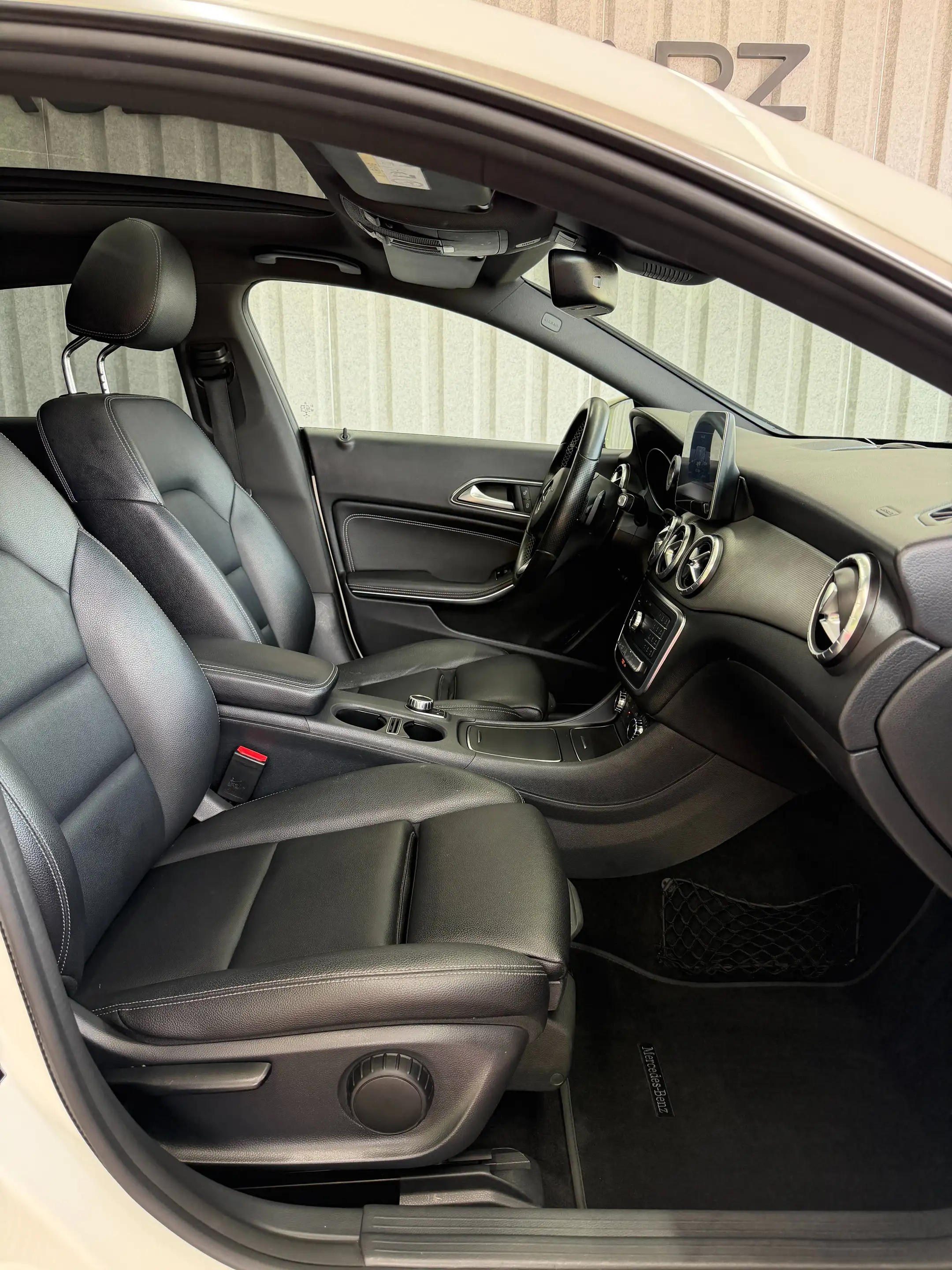 Mercedes-Benz CLA 220 CLA 220 CDI 4Matic SB Pano Led Kamera AHK StdHeiz. — photo 15