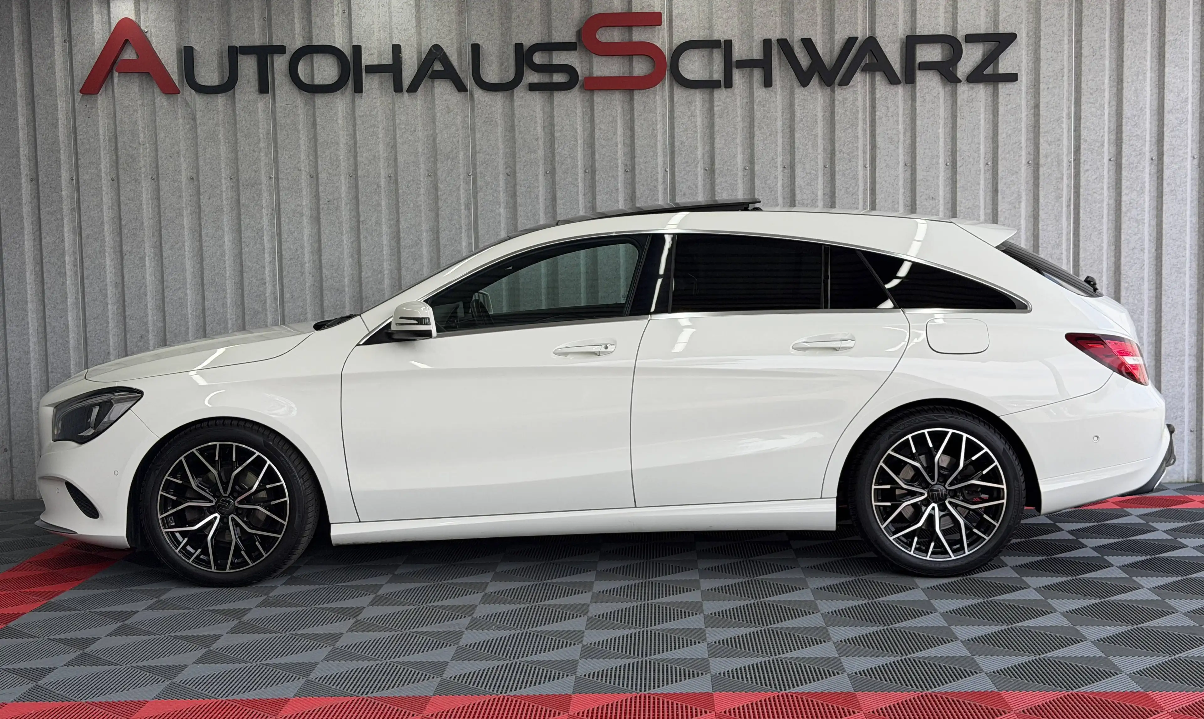Mercedes-Benz CLA 220 CLA 220 CDI 4Matic SB Pano Led Kamera AHK StdHeiz. — photo 4