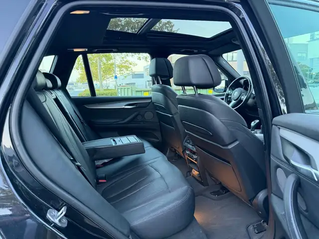 BMW X5 M view 12